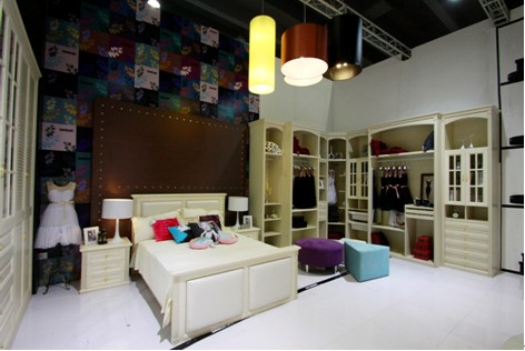 第十四屆廣州建博會:新標(biāo)家居“波普之風(fēng)”大受追捧(圖3) 第十四屆廣州建博會:新標(biāo)家居“波普之風(fēng)”大受追捧(圖3)