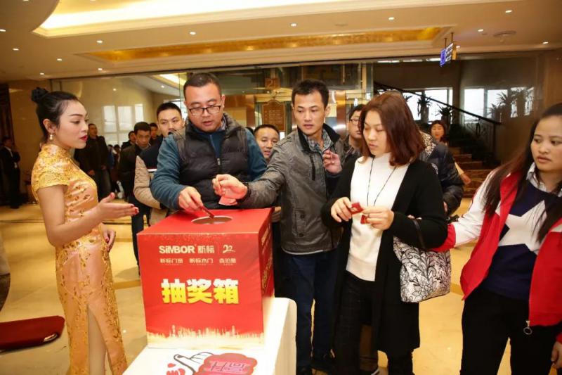 感恩同行匠造未來丨2019年度新標家居迎春晚會璀璨上演