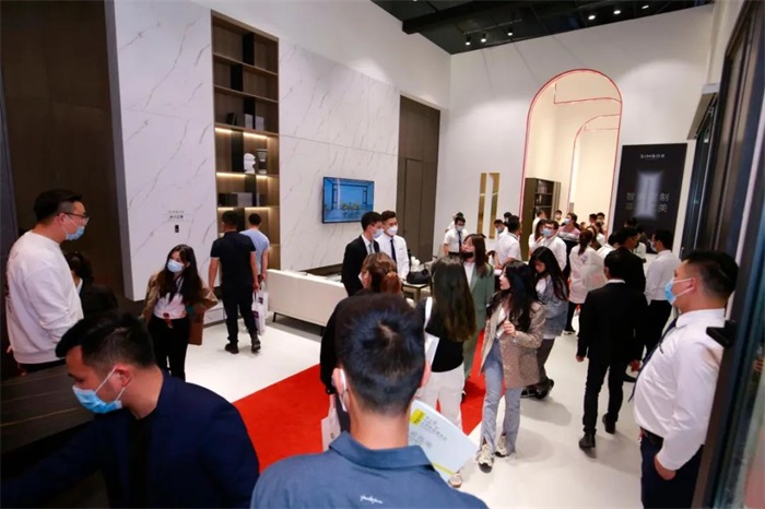 新標(biāo)家居全新一體化高端展館，獨樹一幟，閃耀全場！(圖2)